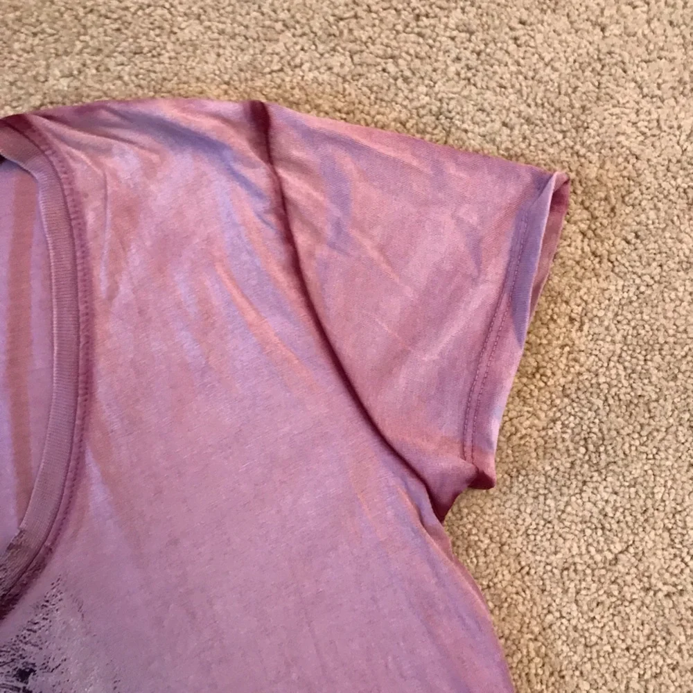 Alaska Wolf Graphic Tee Womens Size Medium Ombre Pink Dye V Neck Short Sleeve - Picture 8 of 8